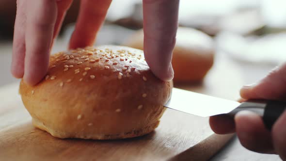 Cutting Burger Bun alt