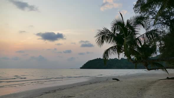 Beautiful sunset on the tropical beach and sea alt