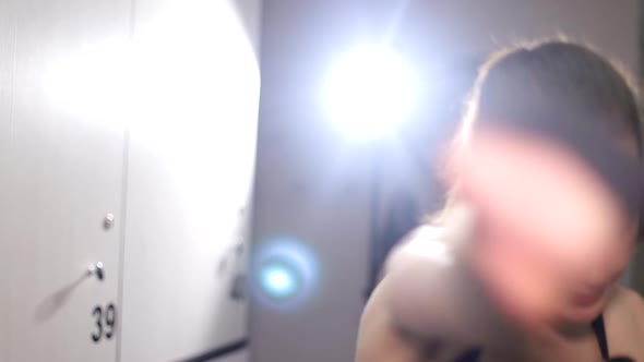 Boxer Girl Training alt