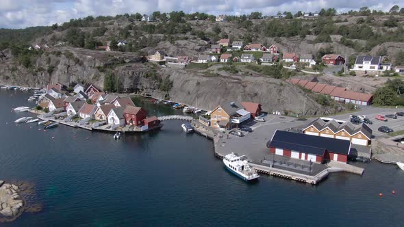 The small village of Gjeving in Tvedestrand, along the southern coast of Norway alt