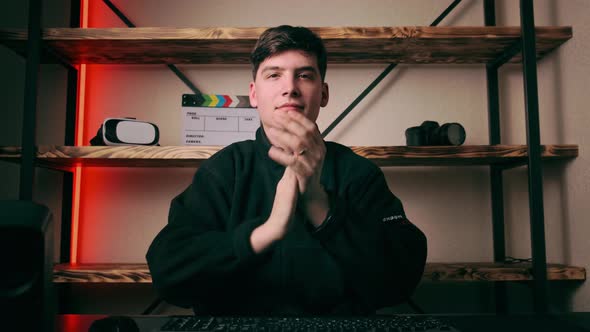 The Gamer Applauds His Winning Team alt