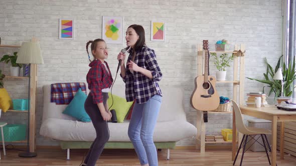 Mom and Daughter Emotionally Sing Karaoke at Home alt