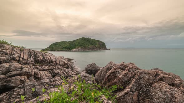 Rocky beach on the background of the island Ko Ma in Koh Phangan island, Thailand alt