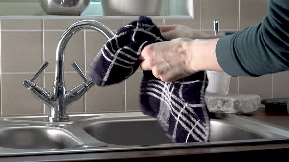 Proper Drying of Hands Demonstrated at Steel Kitchen Sink alt