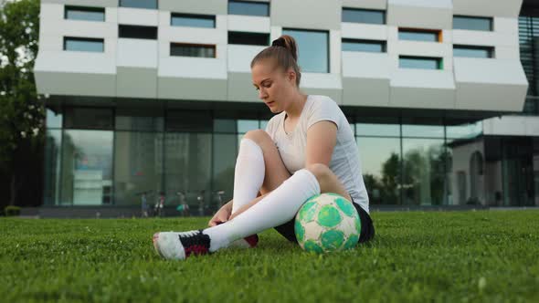 Portrait of Woman Football Player in the Park alt