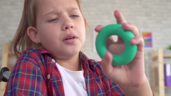 Teenage Girl Undergoes Rehabilitation After Hand Injury with the Help of Hand Expander alt