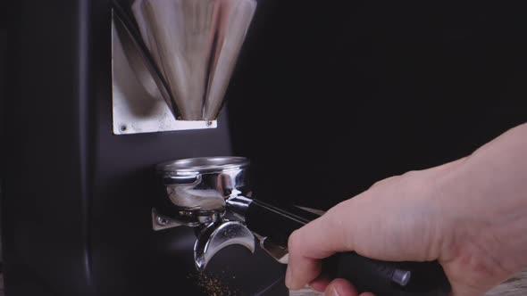 Portafilter To Catching Freshly Ground Coffee alt