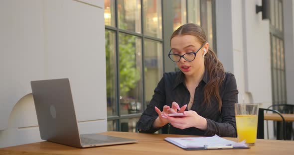 A Businesswoman Emotionally Is Discussing Business Issues on Video Calls alt