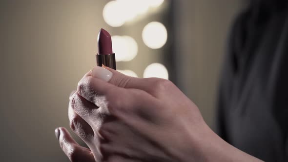 Makeup Artist Pulls Out Lipstick alt