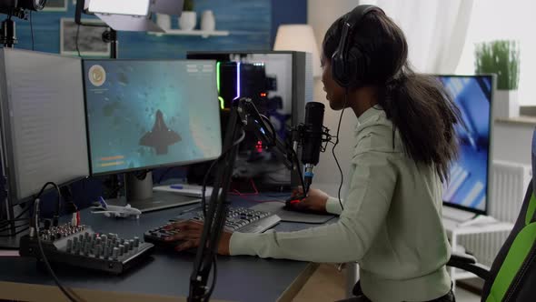 Competitive Black Gamer Using Stream Chat Winning Online Shooter Game alt