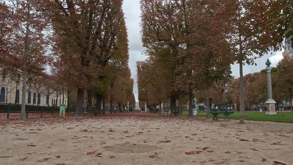 Timelapse of walking through Luxembourg Gardens in autumn, Paris alt
