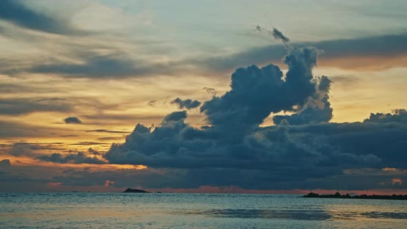Time Lapse of Dark Sunset Clouds Majestic Sunset or Sunrise Seascape Cloudscape Sky and Clouds alt