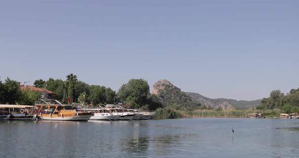 Lots of tourist boats are waiting for visitors. Quarantine, no tourism. alt
