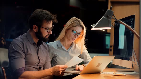 Teamwork Corporate Meeting And Read Statistic Charts. Discuss With Investor On Growth Data Business. alt