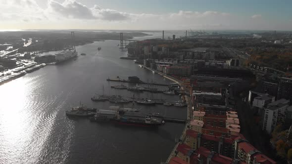 Gota Alv River in Gothenburg View From Eriksberg Harbour and Moored Ships alt