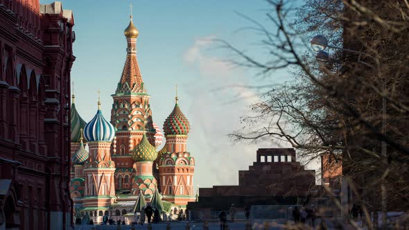 St. Basil's Cathedral, view between the Mausoleum and the Historical Museum alt