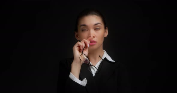 Smart Woman Came Up with an Idea and She Shows Her Index Finger Up alt