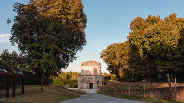 Sunset on the mausoleum of Theodoric in Ravenna. Timelapse 4K alt