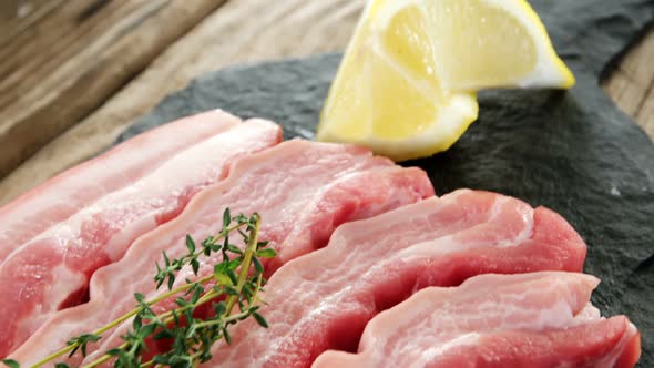 Raw meat strips garnished with rosemary alt