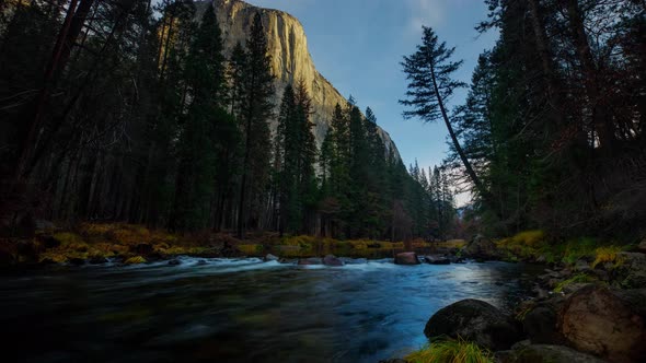 Time Lapse of the amazing El Capitan in Yosemite National Park alt