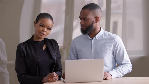 Successful Partners Colleagues African Black Businessman and Afro Ethnic Businesswoman Discussing alt