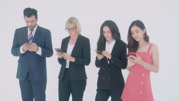 Business young asian man and woman looking smartphone to social network. alt