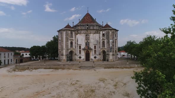 Church in Óbidos, Portugal alt