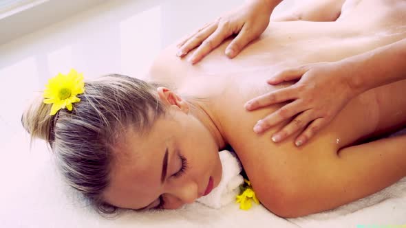 Woman Gets Back Massage Spa By Massage Therapist alt