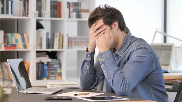 Headache Tense Creative Man at Work alt