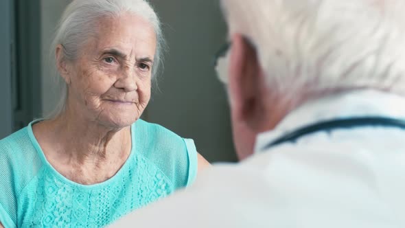 Old woman discussing health with retired man