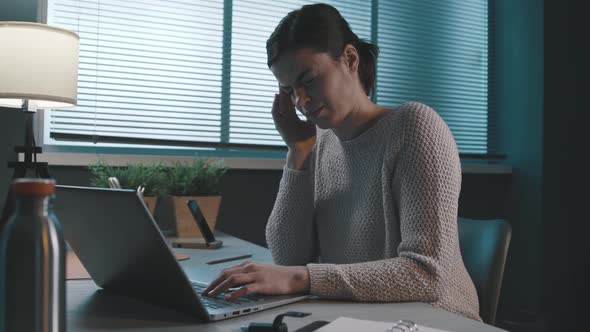 Woman cuddling her beautiful cat on the desk