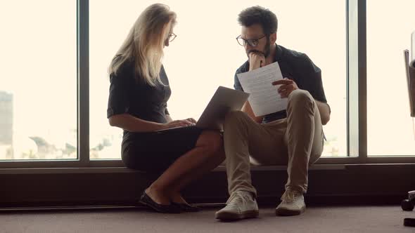 Teamwork Colleague Office. Coworkers Businessman Employee. Collaboration Colleagues In Office alt