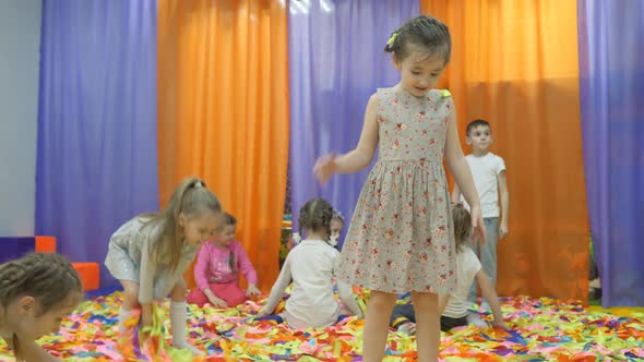 Children's Playroom. Paper Show for Children alt