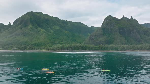 Active Tourists Enjoying Paddling Around Beautiful Haena Beach at Napali Coast alt