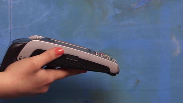 Contactless Payment with Credit Card Machine alt