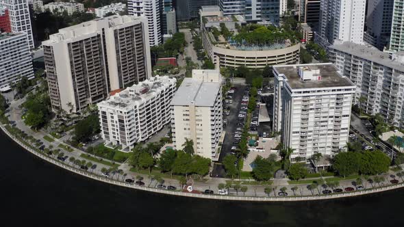 Aerial view of buildings along Biscayne Bay in downtown Miami slowly showcasing the downtown backdro alt