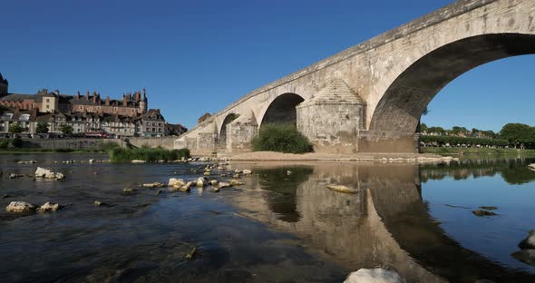 Gien, Loiret department, France. Low water level in the Loire river during a dryness season. alt