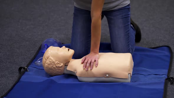 CPR training medical procedure.  alt