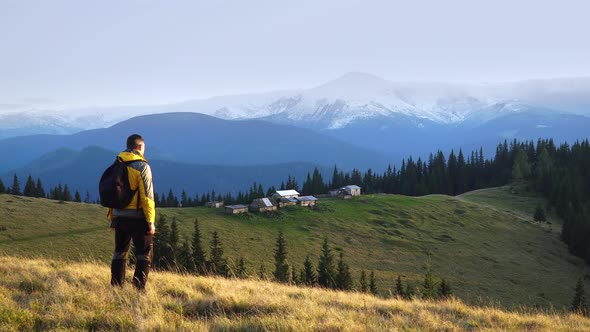 Tourist with a Backpack Travels in the Mountains alt