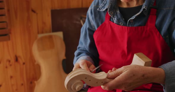 Female luthier at work in her workshop alt