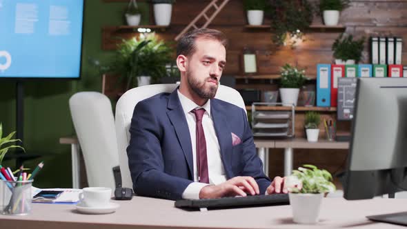 Corporate Worker Reads and Email and Disagrees alt