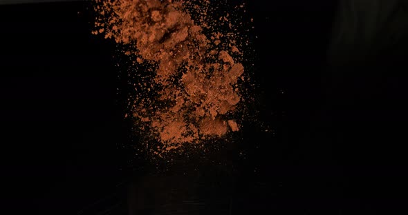 Paprika, capsicum annuum, Powder Falling against Black Background, Slow Motion 4K alt