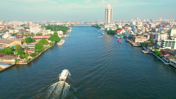 4K : Aerial view of passenger boats moving in Chao Phraya River alt