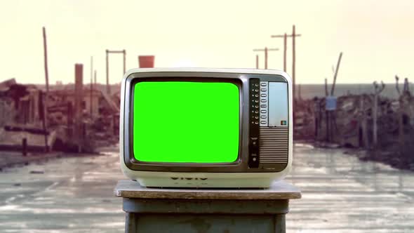 TV retro với màn hình xanh trong đống đổ nát của một thành phố ma ám cũ là một cảnh quan huyền bí và đầy bất ngờ. Hình ảnh này sẽ đưa bạn đến với một thế giới đầy bí ẩn và lạ lẫm. Hãy tìm hiểu thêm về TV retro với màn hình xanh trong ảnh động này để khám phá thêm những bí mật khác nhau!