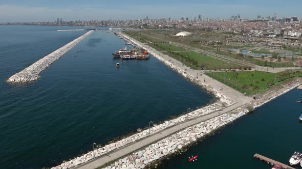 Aerial view of park in Kartal district, Istanbul, Turkey. alt