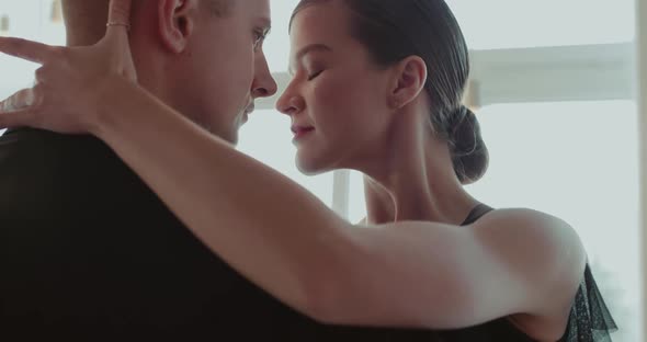 Beautiful Couple of Dancers Performs Tango to the Accompaniment of the Violin alt