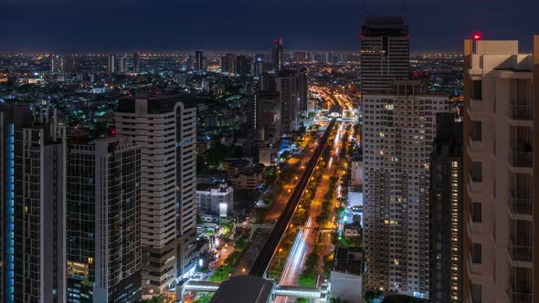 Bangkok traffic toward downtown in early morning, zoom out - time lapse