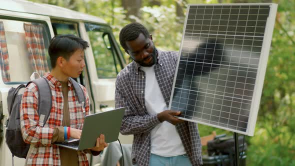 Specialists Setting PV System alt