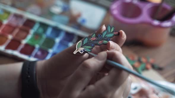 Process of Decorating Brooch Made of Plywood