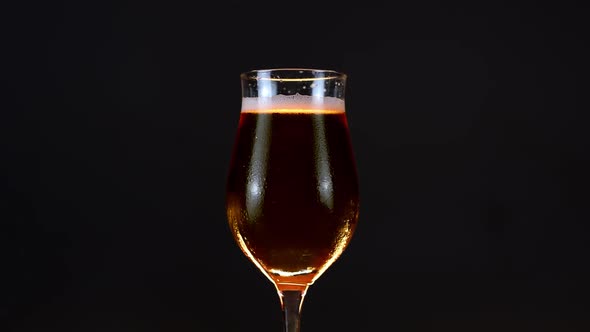 Closeup of the rotating beer glass